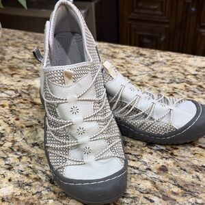 JBU Women's Light Gray Knit Slip-On Water sneakers